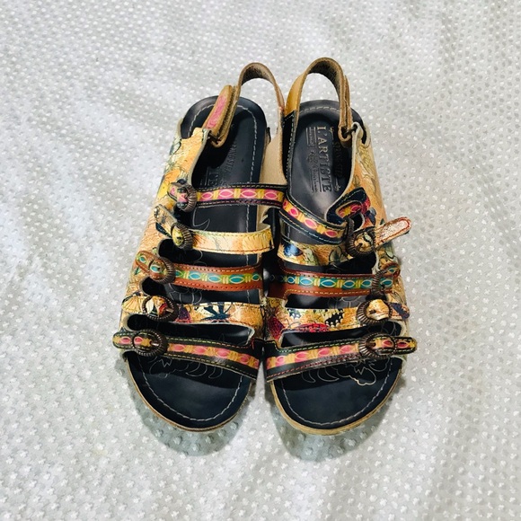 L'Artiste Taffyta Genuine Leather Strappy
Buckle Wedge Sandals - Picture 4 of 12